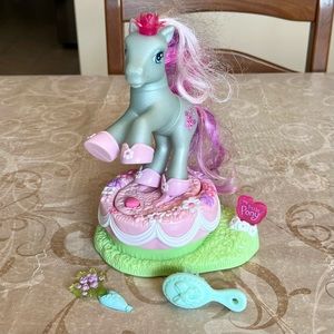 2004 Hasbro G3 My Little Pony Friendship Ball Twirling Fun With Loop-De-La Set